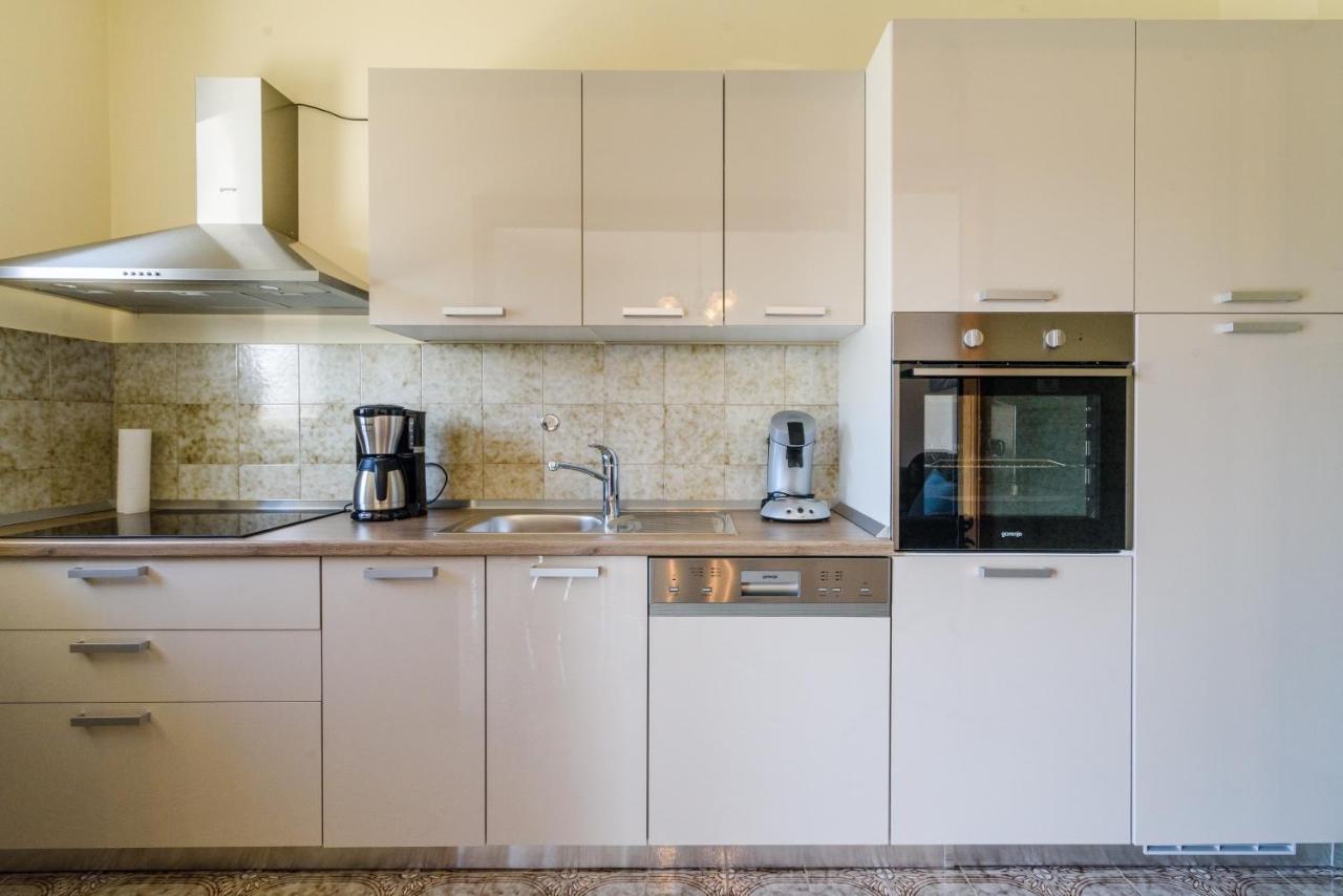 Apartments With A Parking Space Kastel Kambelovac, Kastela - 15480 Exterior foto