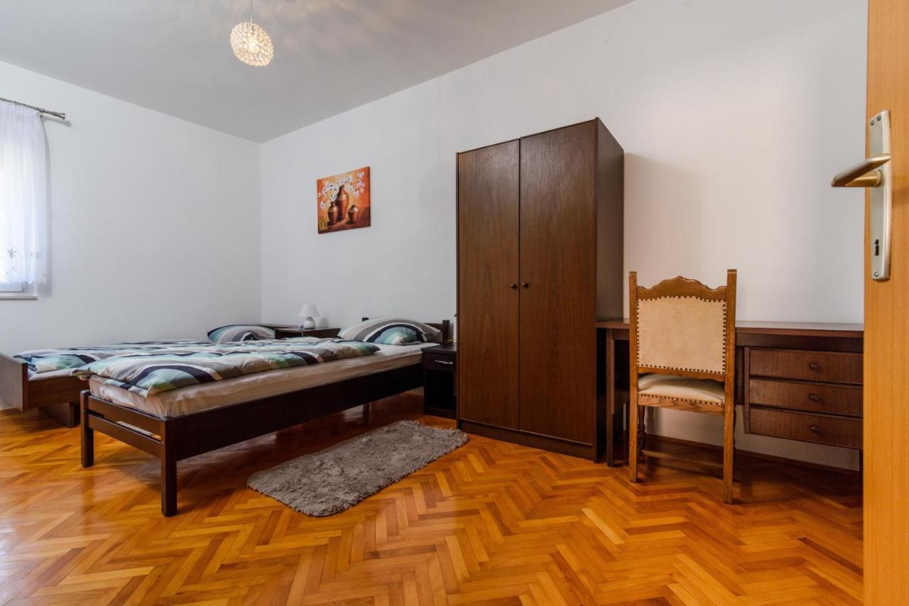 Apartments With A Parking Space Kastel Kambelovac, Kastela - 15480 Exterior foto