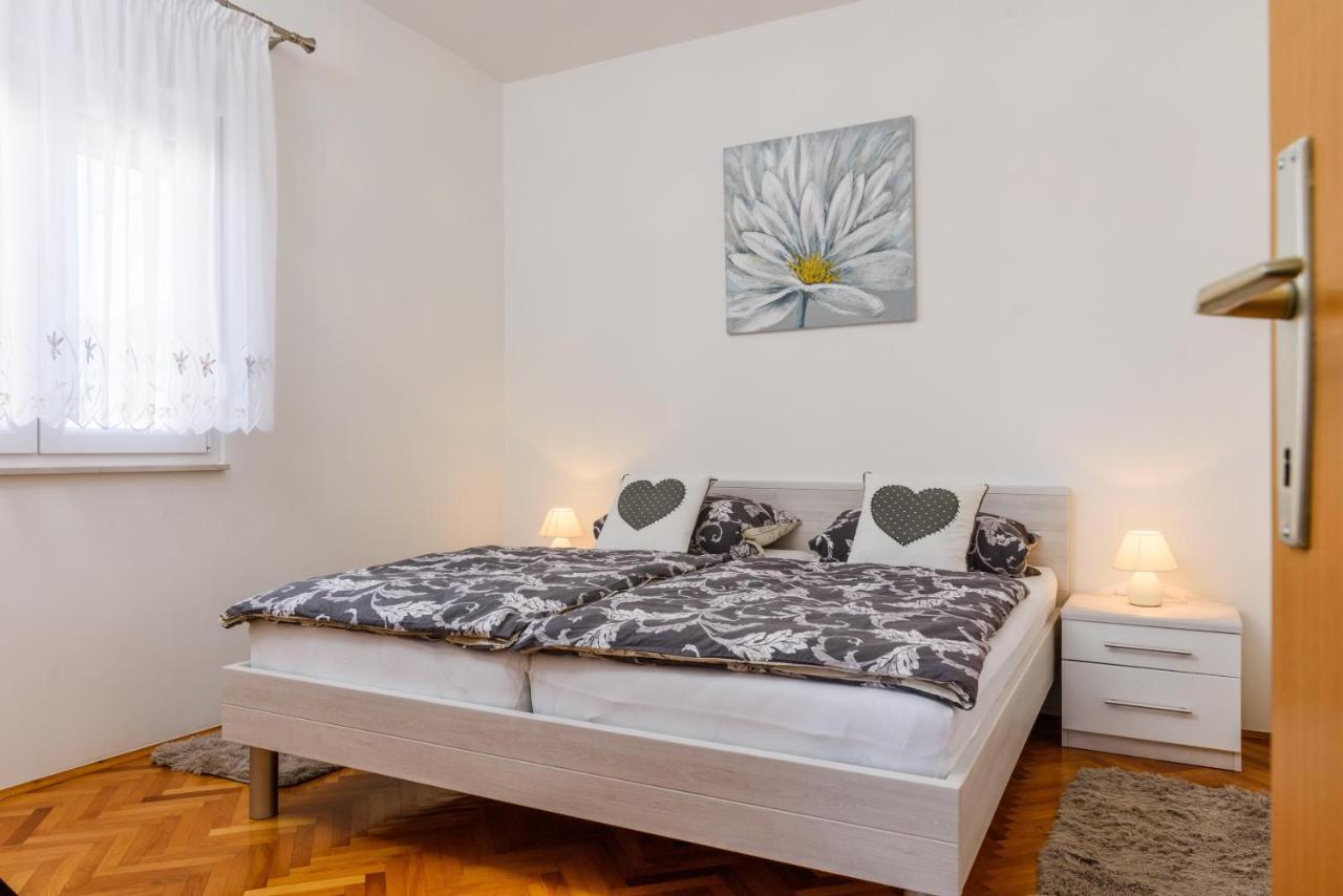 Apartments With A Parking Space Kastel Kambelovac, Kastela - 15480 Exterior foto